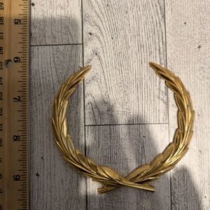 Cadillac Elegant Gold Car Laurel Wreath Emblem